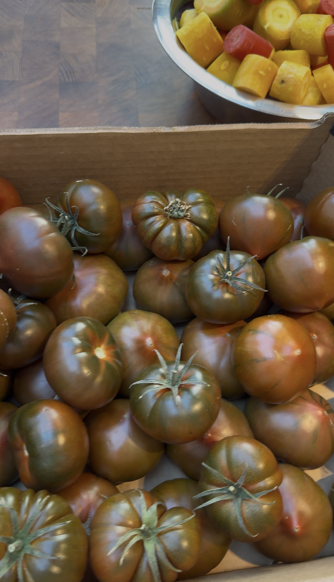 Frische bunte Tomaten aus Joanas Küche